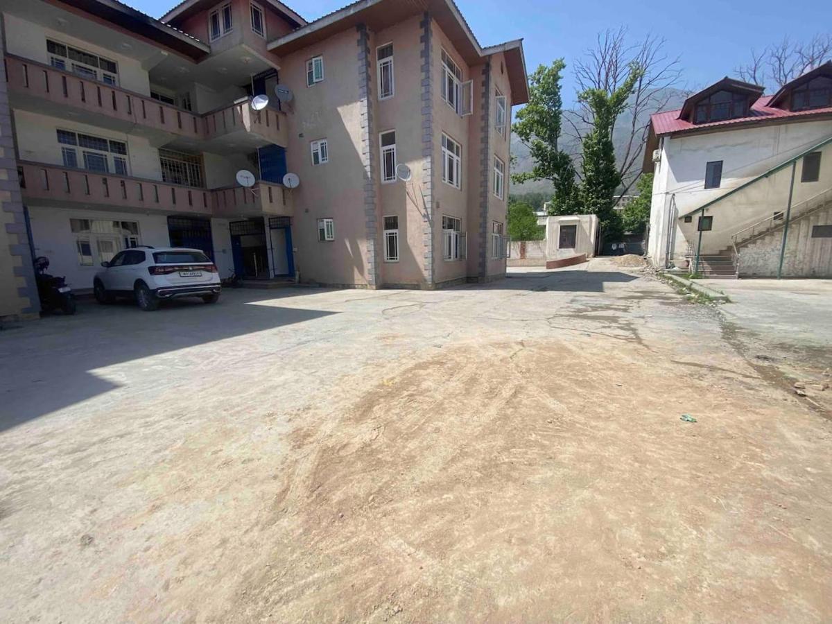 Penthouse Villa Srīnagar Kültér fotó