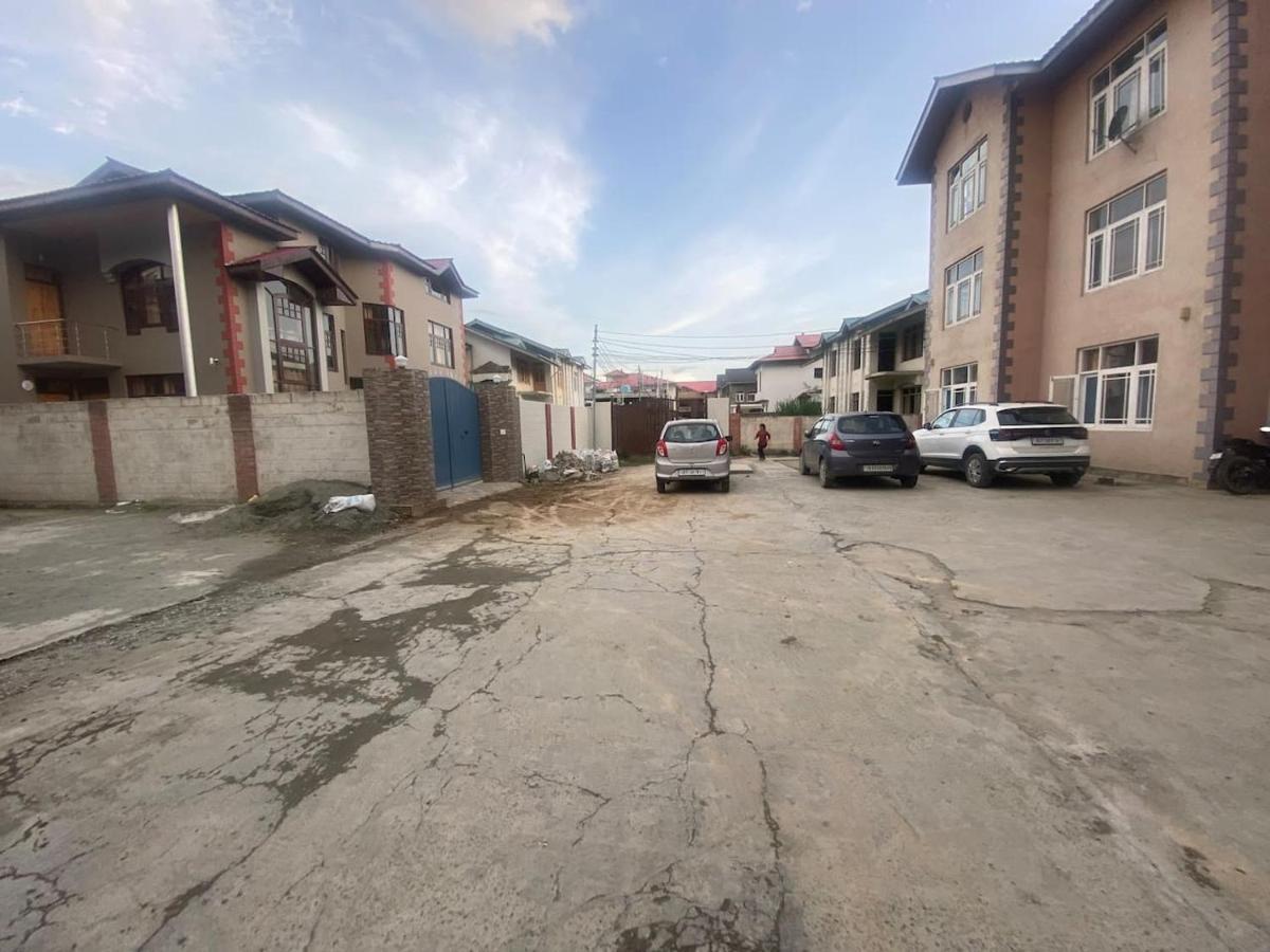 Penthouse Villa Srīnagar Kültér fotó