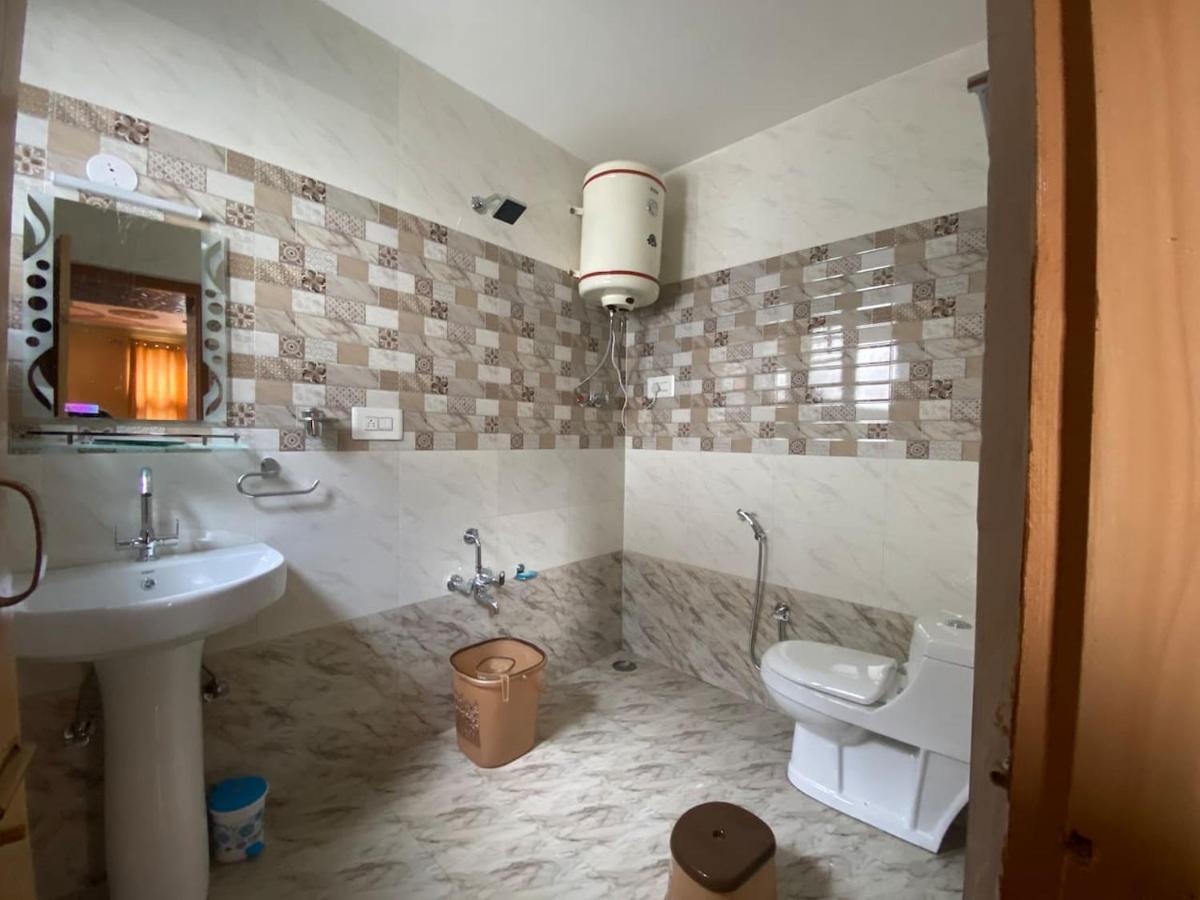 Penthouse Villa Srīnagar Kültér fotó