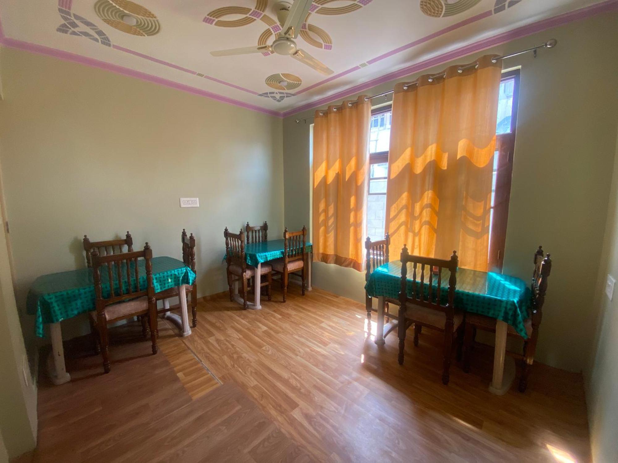 Penthouse Villa Srīnagar Kültér fotó