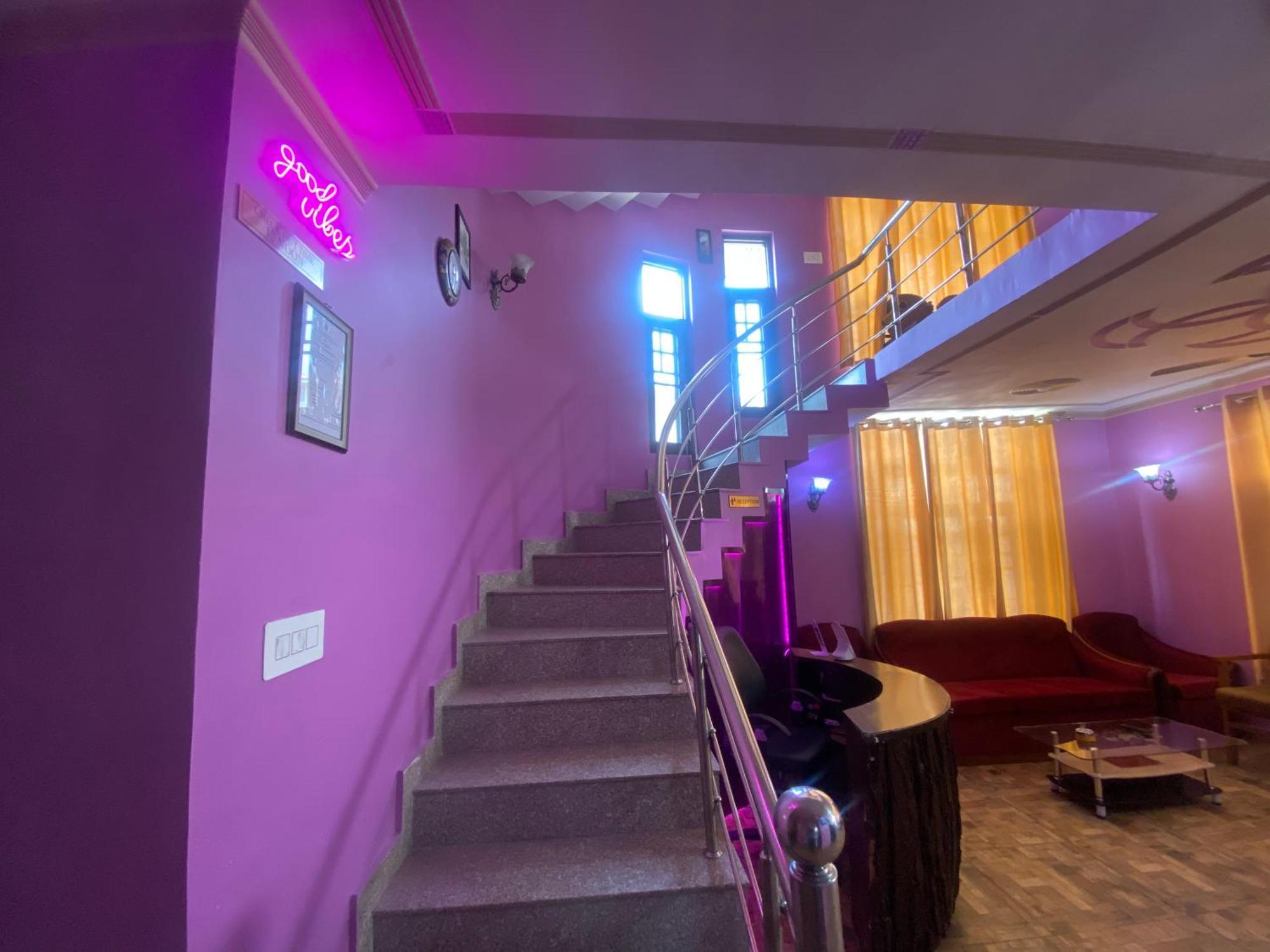 Penthouse Villa Srīnagar Kültér fotó