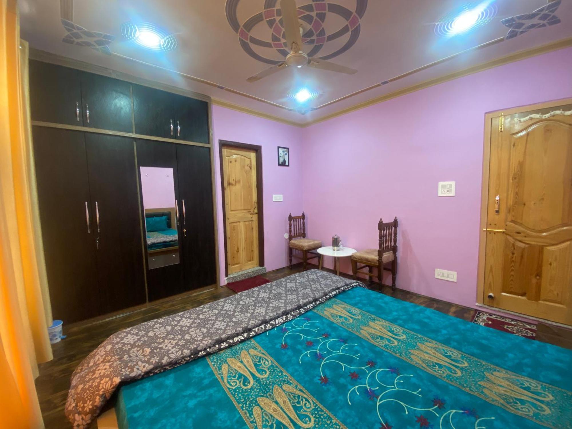 Penthouse Villa Srīnagar Kültér fotó